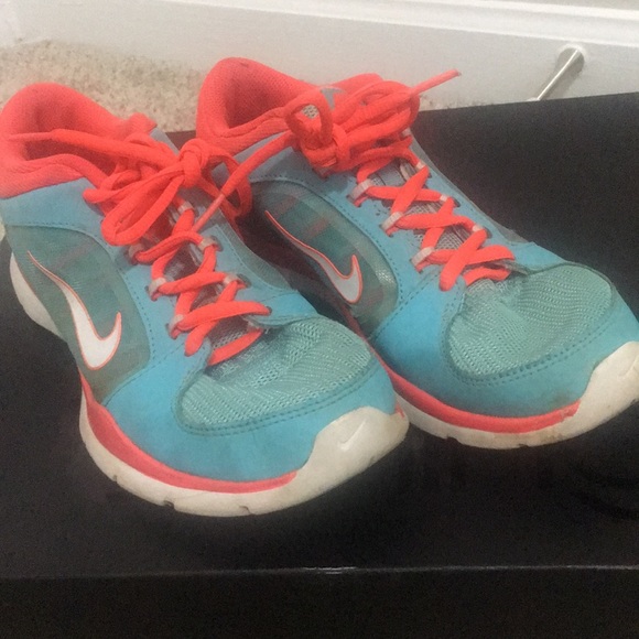 Nike tennis shoes